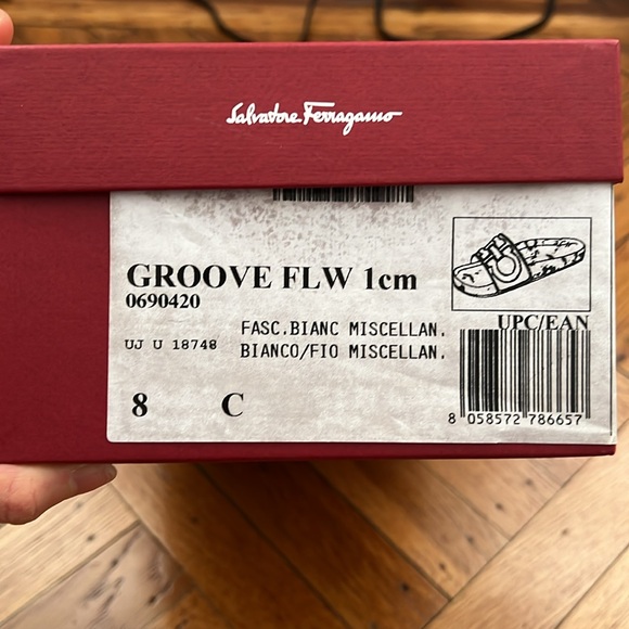 NEW Salvatore Ferragamo AUTHENTIC Groove Pool Slide, US 8